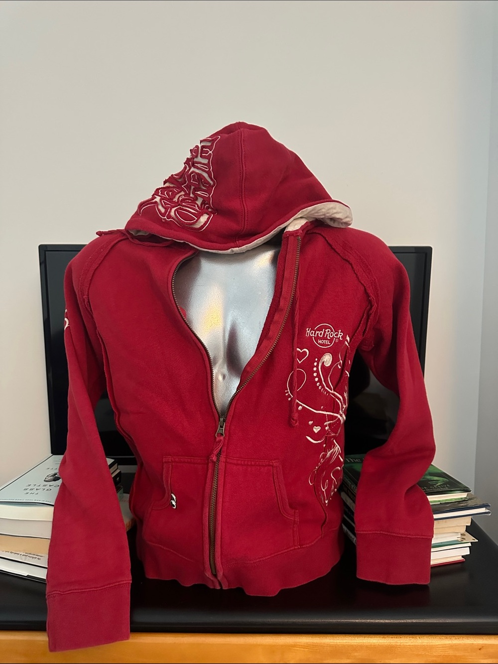 Vintage Y2KHard Rock Hotel Women's Red Zip-Up Hoodie with Embroidered Graphics